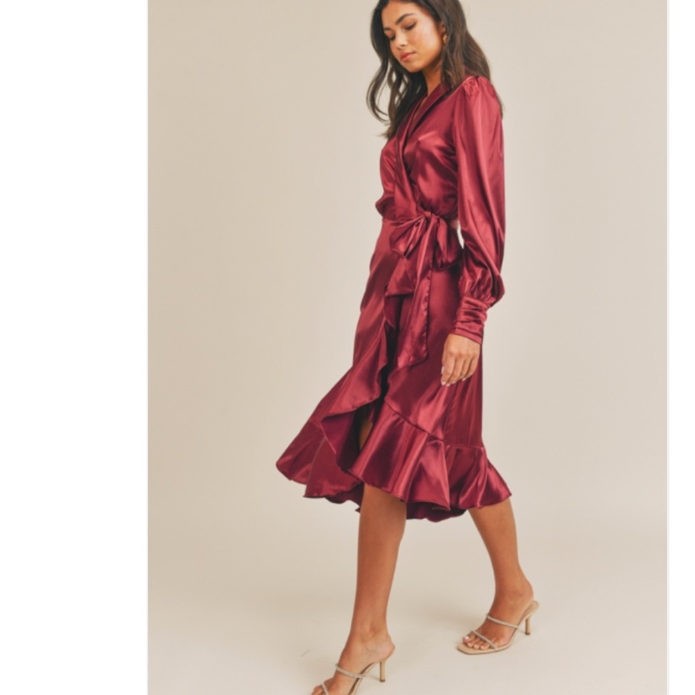 NWT Lush Ruffled Satin Wrap Dress - Picture 4 of 5
